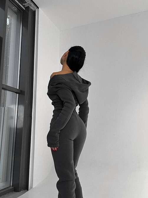 Стильный женский теплый комбинезон из качественной тринитки на флисе. Серый, 46/48 Одесса - изображение 2