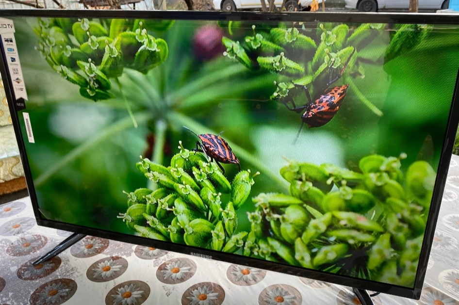 Телевизор: Samsung 42