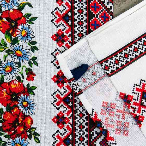 Рушник вафельний з принтом вишивки та червоними квітами GM Textile 35х61см 180г/м2 (Різнокольоровий) Суми