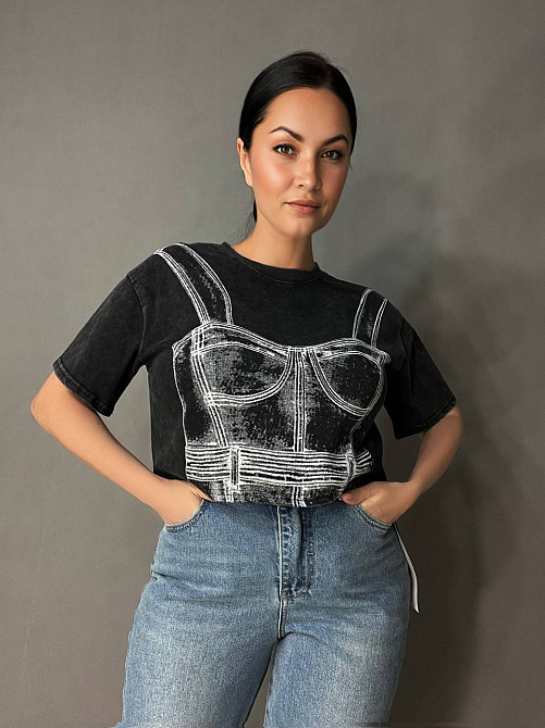 Футболка жіноча A-N 2732 варена коротка широка малюнок корсет бра, чорний, one size Київ - фото 18