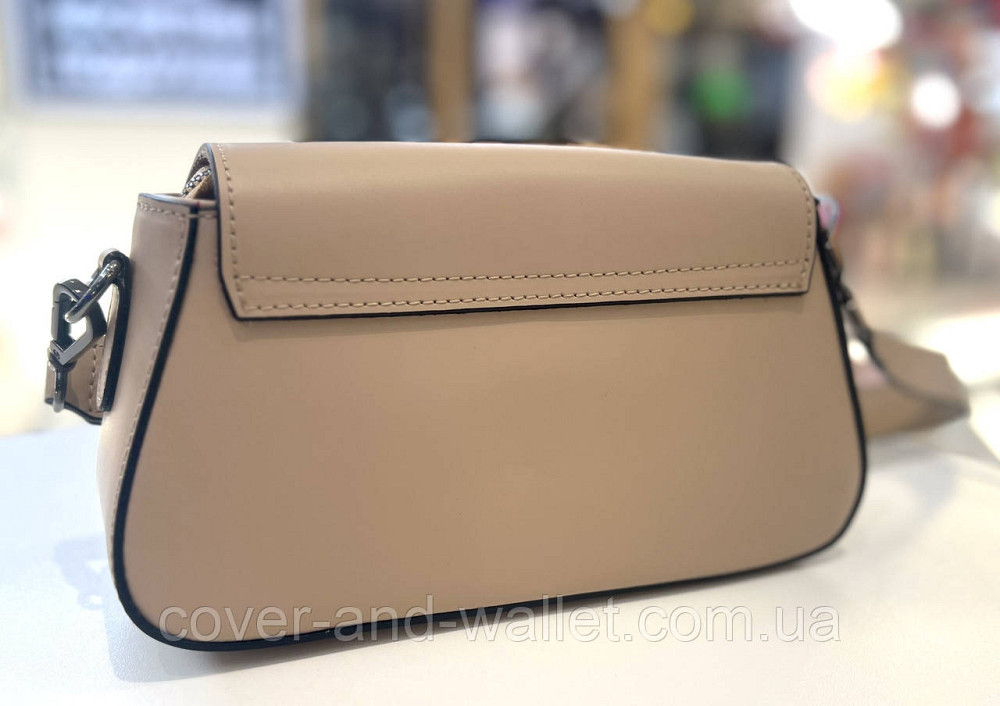 Пудрова жіноча сумочка з гладкої шкіри із клапаном на поворотному замку Virginia Conti Київ - фото 9