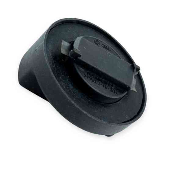 Кришка горловини ГАЗ (406) пластик чорна маслозаливна Мукачево