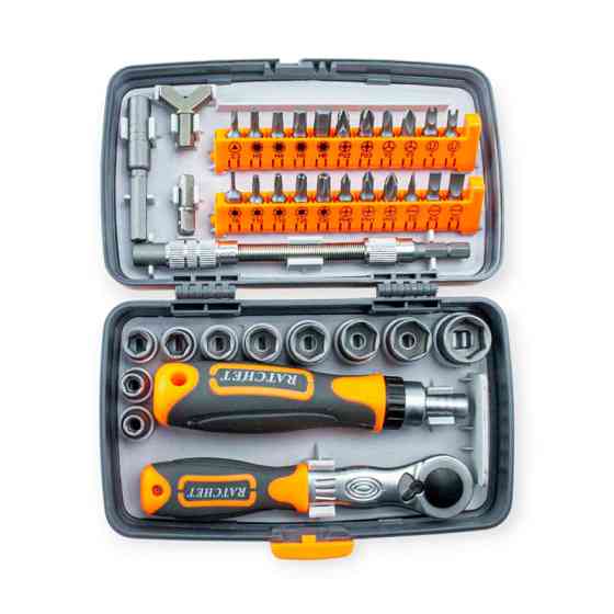 Отвертка с битами и головками 1/4