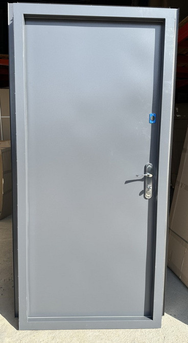 Двері металеві Redfort - Серія Метал/Метал + притвор комплектація Оптима плюс, RAL 7024 Київ - фото 3