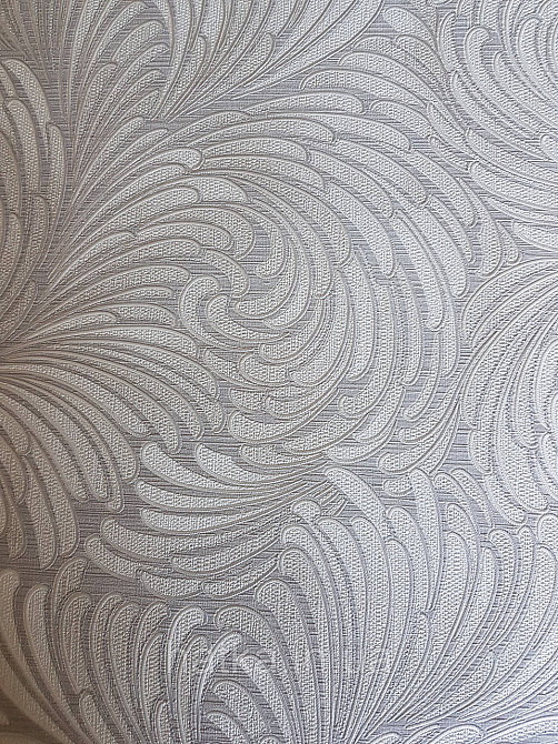 Шпалери метрові вінілові на флізелін Grandeco Poem геометрія абстракція мазки віяло білі на сірому Київ - фото 1