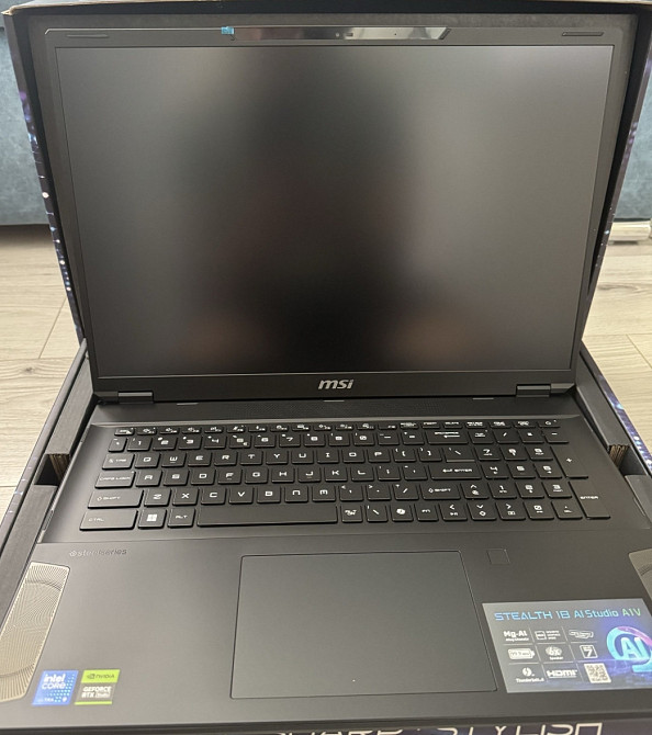 Ноутбук MSI Stealth 18 AI Studio A1VHG-008US Киев - изображение 2