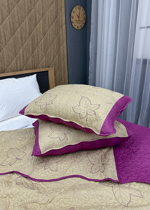 Покривало стьобане з наволочками Expo Trade листя 220x220 (+-10 см) бежевий з пурпуровим (85-147) Київ - фото 8