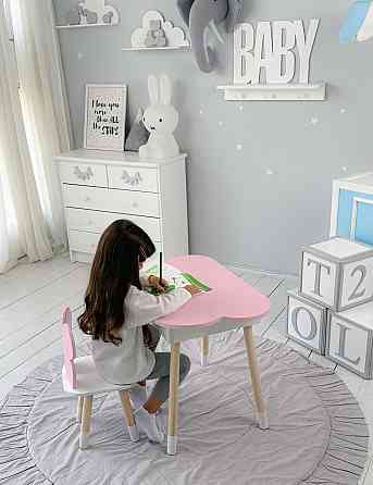 Столик хмаринка з нішею 54х68х50 і стільчик спинка в формі метелика 26х26х24, стіл та стілець в дитячу, рожевий з білим Київ