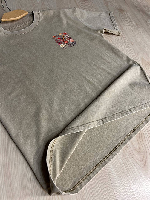 Футболка жіноча A-N 27005 тай-дай варена з квітковим принтом на спині, бежевий, one size Київ - фото 4