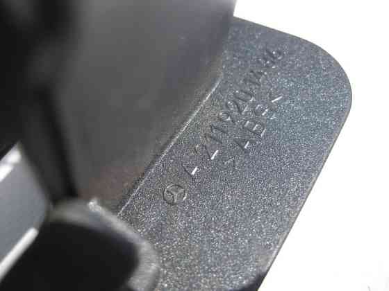 Mercedes-Benz  A2119201486 Накладка правого замка відкидної спинки заднього сидіння Одеса