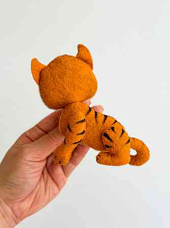 М’яка фетрова іграшка тигр ручної роботи – безпечна розвиваюча іграшка Київ