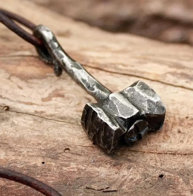 Чоловічий кулон підвіска в скандинавсьому стилі " Молот Тора Мйольнір" на шнурку 4*2 см. Київ - фото 1