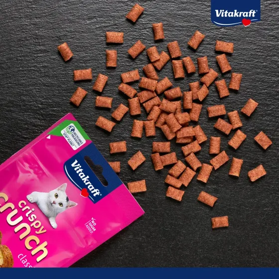 Хрустящее лакомство для кошек Vitakraft Crispy Crunch подушечки с кремовой начинкой с лососем, 60 г Винница