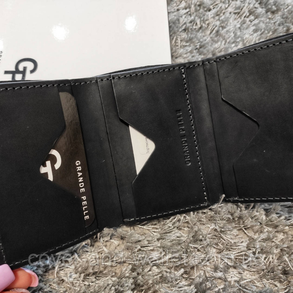 Маленький шкіряний гаманець чорного кольору на магнітах Grande Pelle Київ - фото 3