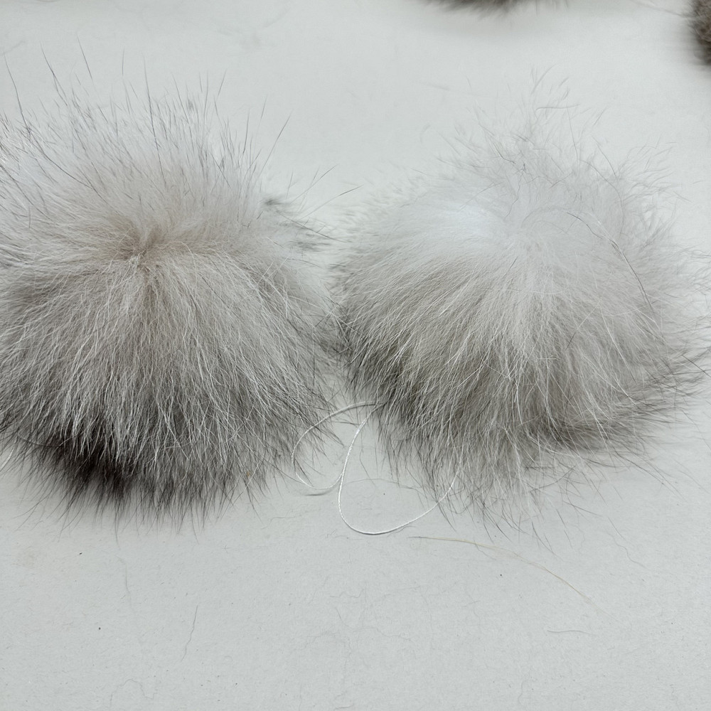 Помпони з натурального хутра блюфрост Молочний Харків - фото 3