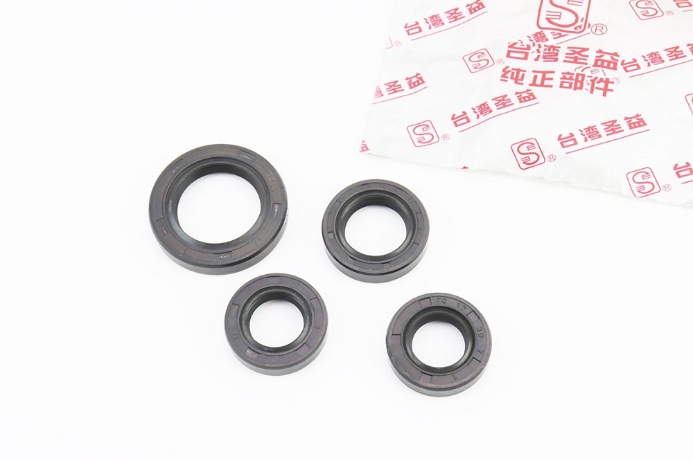 Сальники к-кт 4шт (16,4/17x30x7; 17x30x7; 20x32x7; 27x42x7) двигуна Київ - фото 1