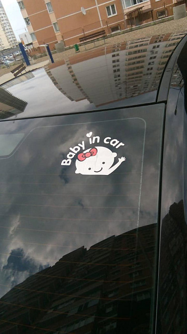 Наклейка на авто Девочка Белая светоотражающая Киев - изображение 4