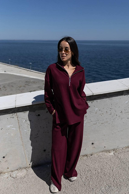 Женский повседневный оверсайз костюм двойка: кофта и штаны трикотаж пума рубчик Бордо Одесса - изображение 10