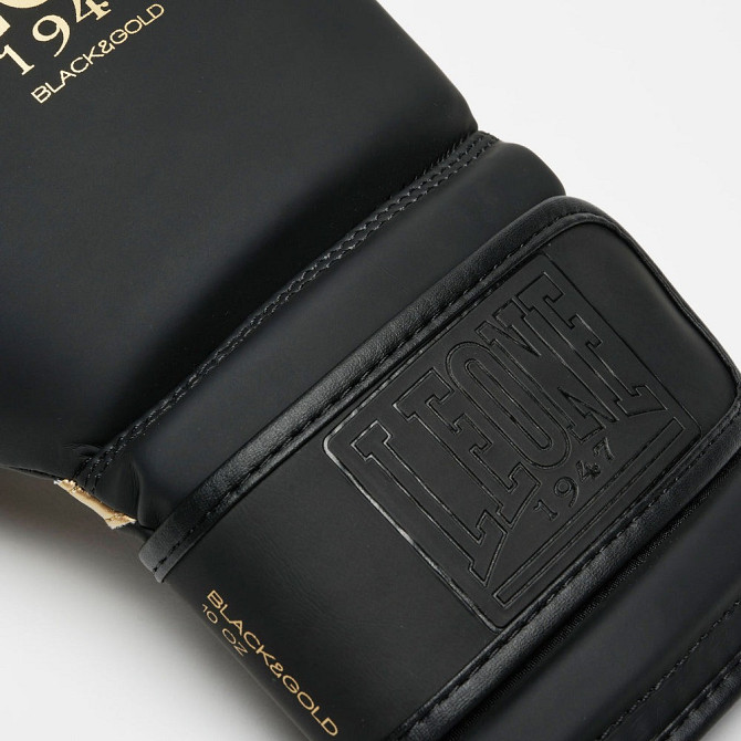 Боксерські рукавиці Leone GN059D Black/Gold 10 унцій (капу в комплекті) Кам'янське - фото 8