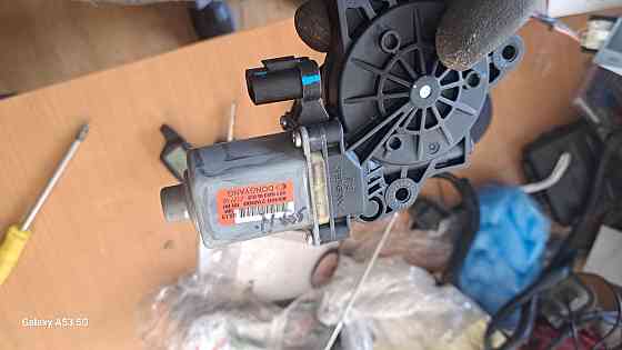 Моторець склопідіймача Hyundai Santa Fe 2012-2018 Київ