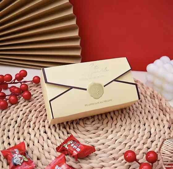 Подарункова коробка жовта Смела