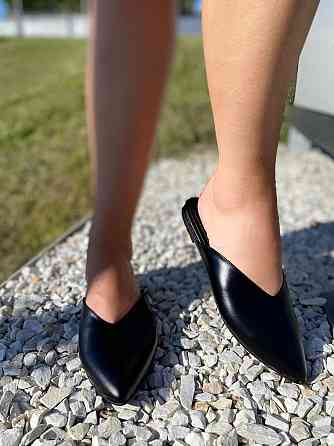 RONE Модні шльопанці жіночі, натуральна шкіра, чорні з закритим гострим носком RONE B-173 р. 37 Коломыя