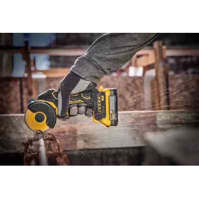 Дискова пила DeWALT 18В XR Li-lon, диск 76х10 мм, 0.94 кг (без АКБ та ЗП) (DCS438N) Вінниця