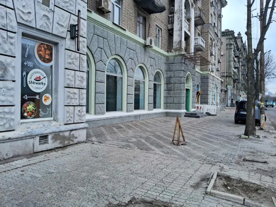 Магазин\ приміщення в центрі міста. Червона лінія з окремим входом, великі вітринні вікна. Дніпро - фото 17