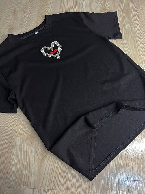 Футболка женская Anni 046 оверсайз базовая однотонная с вышивкой сердце в камнях one size, черный, one size Киев - изображение 3