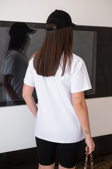 Женская футболка с леопардовым принтом 