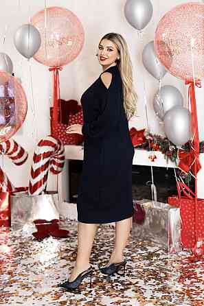 Платье из ангоры с открытыми плечами 