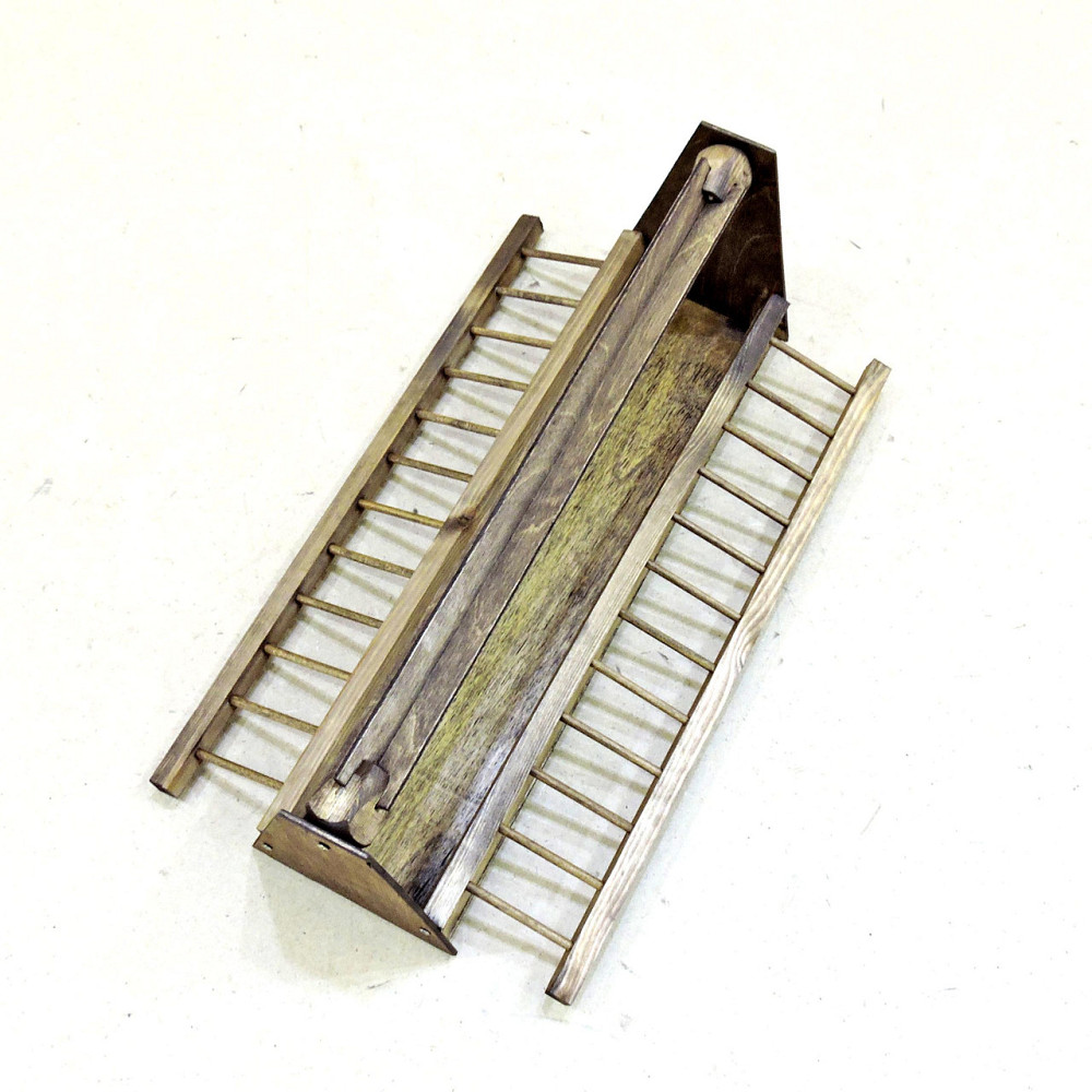 Деревянная кормушка для голубей 