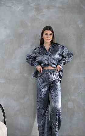 Жіночий легкий прогулянковий леопардовий костюм-двійка: сорочка та штани Сірий, 44 Одеса