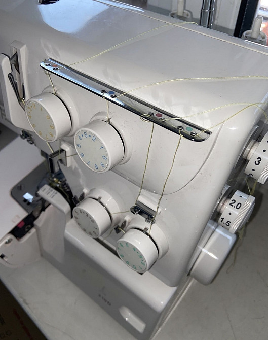 Новый Качественный Оверлок на 4 нити качестенный брендовый настроен. Харків - фото 1