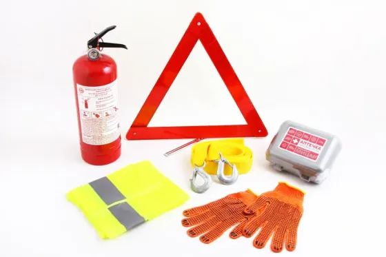 Набор автомобилиста – огнетушитель 2 кг, трос, аптечка, аварийный знак, жилет и перчатки. Винница