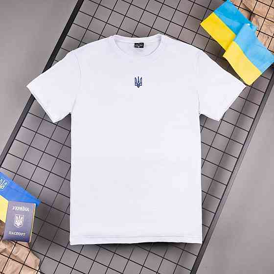 Футболка мужская однотонная белая Pobedov Peremoga - Герб синя вишивка Киев
