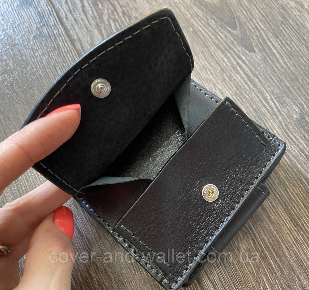 Компактний жіночий гаманець із монетницею чорного кольору зі шкіри Grande Pelle Київ - фото 5