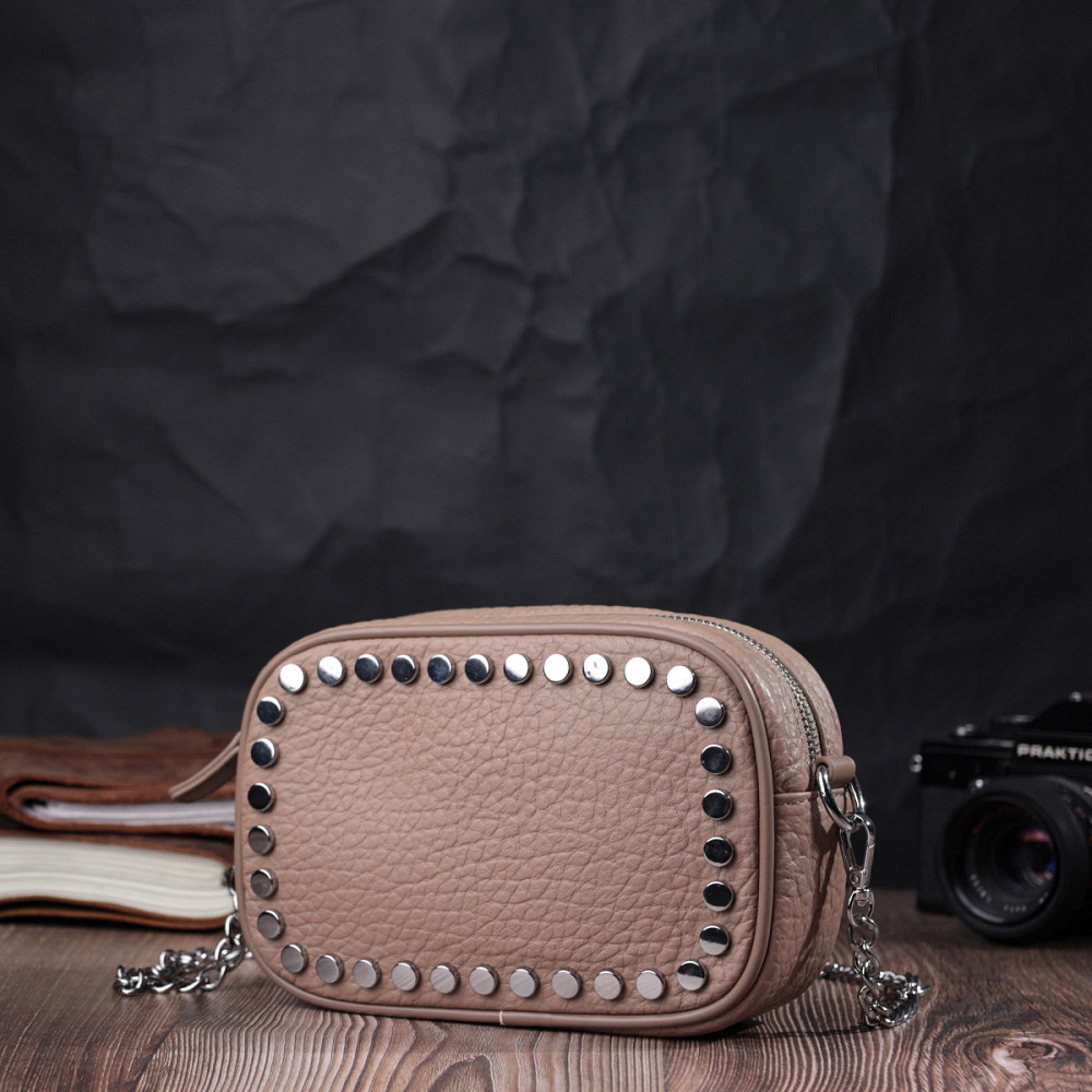 Женская кожаная сумка декорированная металлическими кнопками Vintage 22335 Бежевая Киев - изображение 8