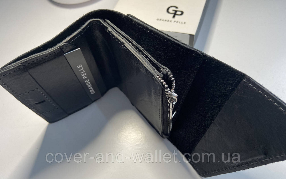 Маленький чоловічий гаманець із італійської шкіри чорного кольору на магніті Grande Pelle 910410 Київ - фото 8