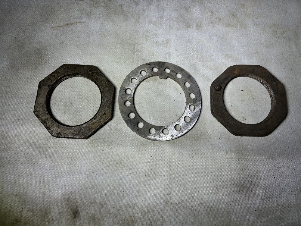 Гайки-ступи ЗІЛ-130, КамАЗ (комплект). СССР. Харків - фото 1