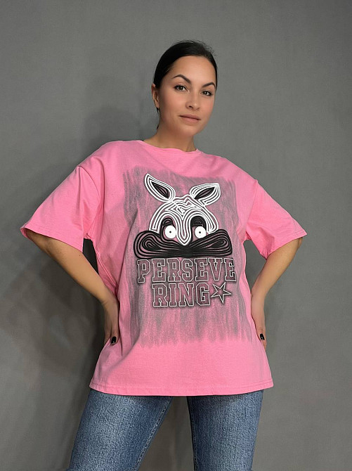 Футболка жіноча YIGOU 23 напис малюнок кролик оверсайз подовжена one size, рожевий, one size Київ - фото 9