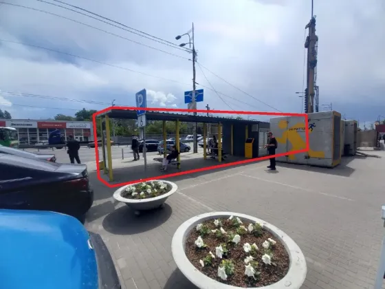 30 м2, електрика 10+ квт води і су немає. Гарний автомобільний і пішохідний трафік. Сильний якір в виді ТЦ "Наша Правда" Дніпро