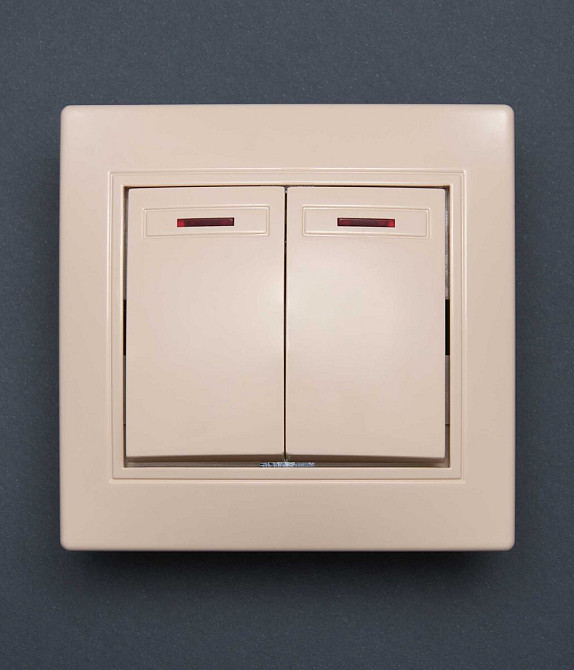 Вимикач 2-клавішний з підсвіткою крем Valeso BK-2002 Київ - фото 1