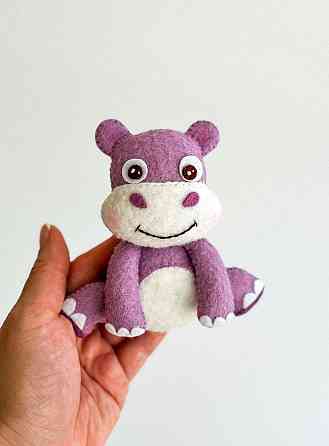 М’яка фетрова іграшка бегемот ручної роботи – безпечна розвиваюча іграшка Київ