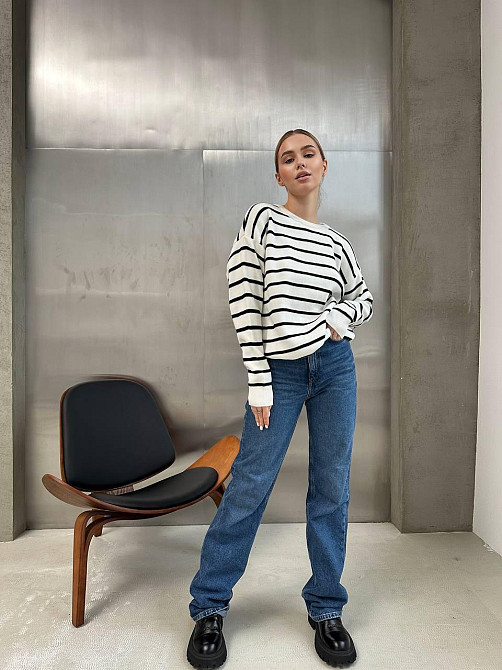 Жіночий базовий смугастий светр оверсайз шерсть 70% акрил 30% Білий Одеса - фото 8