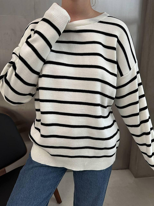 Жіночий базовий смугастий светр оверсайз шерсть 70% акрил 30% Білий Одеса - фото 3