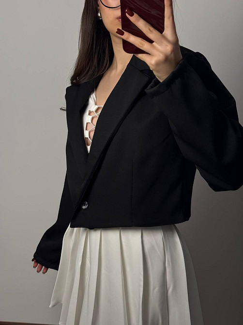 Жіночий базовий вкорочений піджак з підкладкою та плечиками турецька костюмка Одеса - фото 3