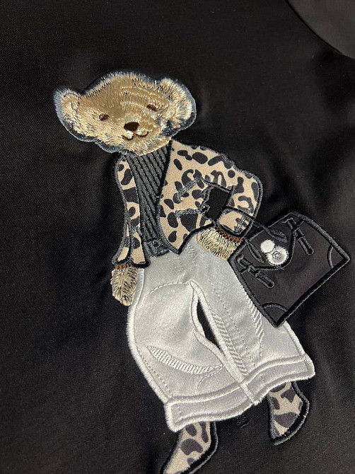 Футболка жіноча A-N 26007 базова однотонна нашивка ведмедик з сумкою середня довжина one size, чорний, one size Київ - фото 11