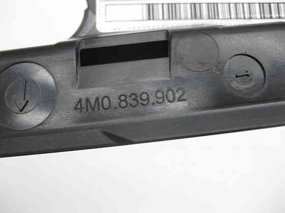 VAG  4M0839902 Вертикальна накладка на задніх правих дверях спереду Одеса