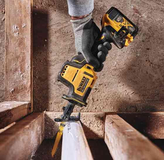 Професійна пила шабельна акумуляторна безщіткова DeWALT DCS369N : без АКБ (DCS369N) Київ